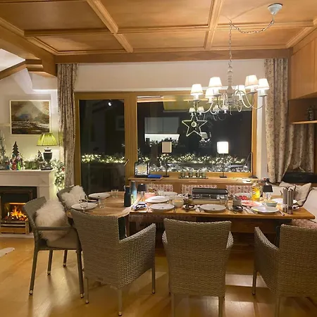 Cristina - Suedbalkon Mit Bergblick *