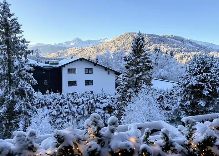 Cristina - Suedbalkon Mit Bergblick