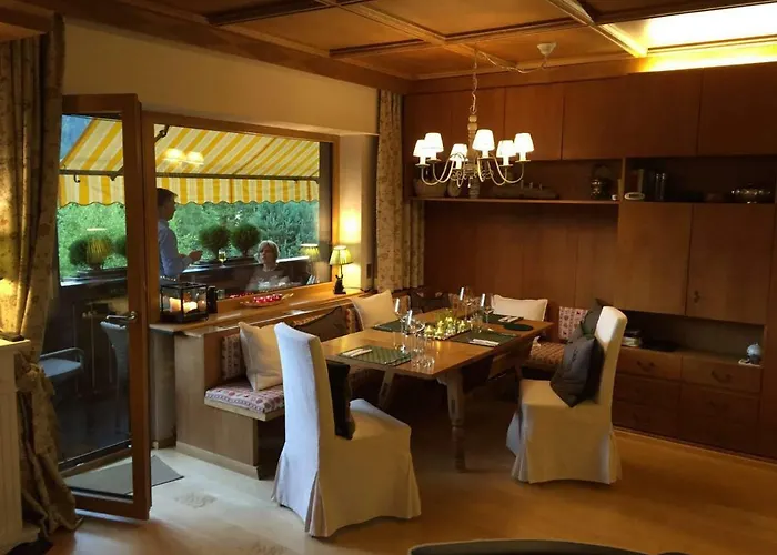 Cristina - Suedbalkon Mit Bergblick *