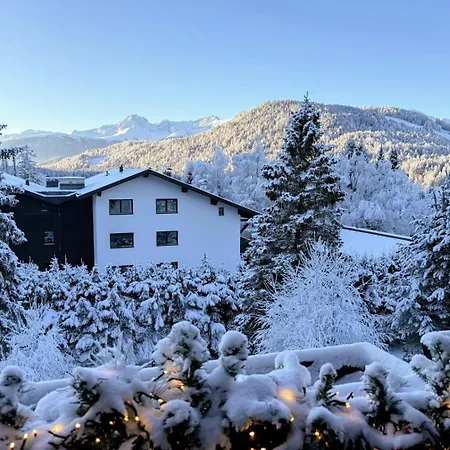 Cristina - Suedbalkon Mit Bergblick